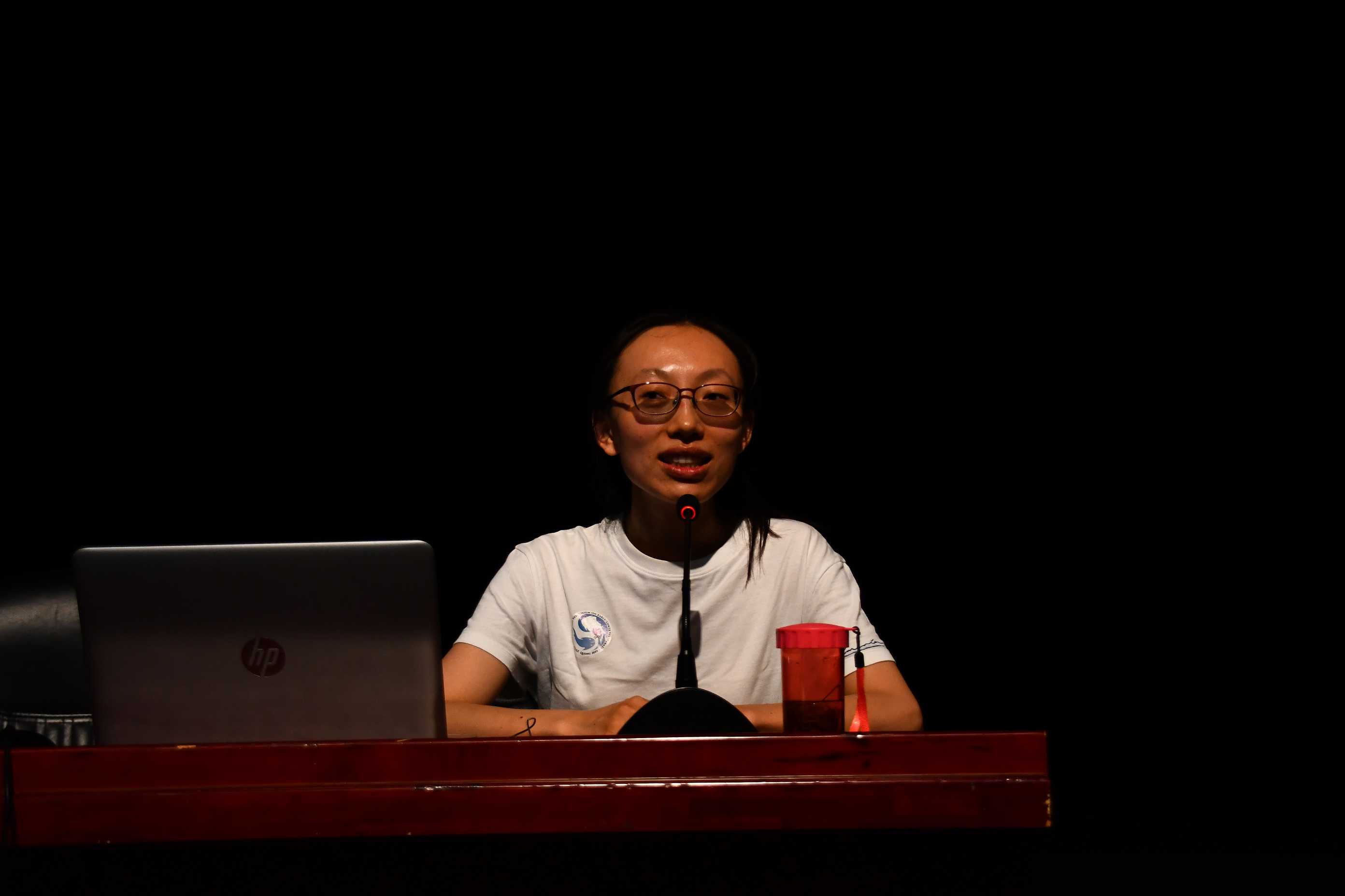 罗丹耐心讲解.JPG