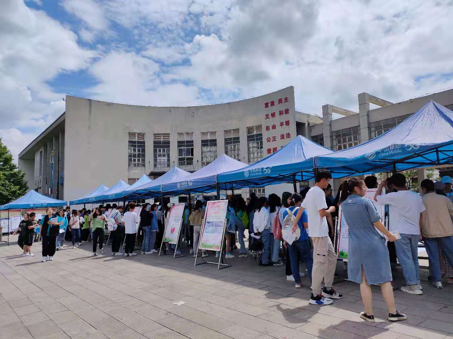 心理游园会现场.jpg